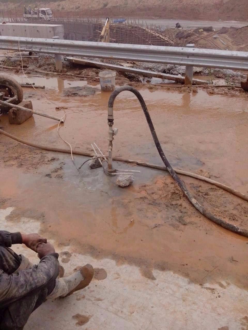 蒋场镇路基压密注浆